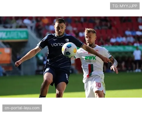 奥格斯堡2-2战平波鸿，两队各有一名球员被红牌罚下